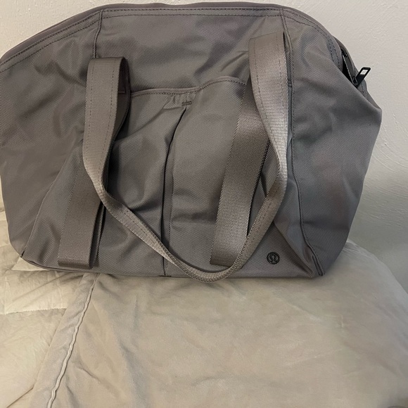 LULULEMON  free To Be Large 
Free To Be Gym / travel Bag in Dark Chrome Gray - Picture 6 of 10